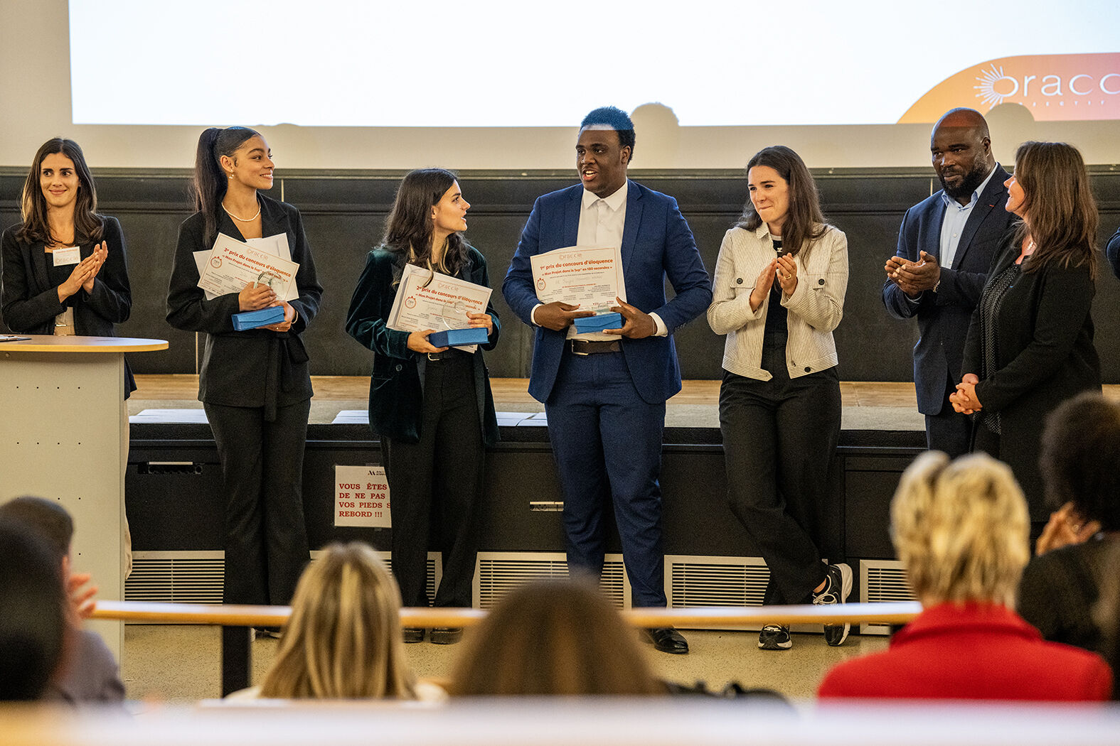 photo de l'événement Oraccle mon projet dans le Sup en 180 secondes avec les finalistes sur le podium